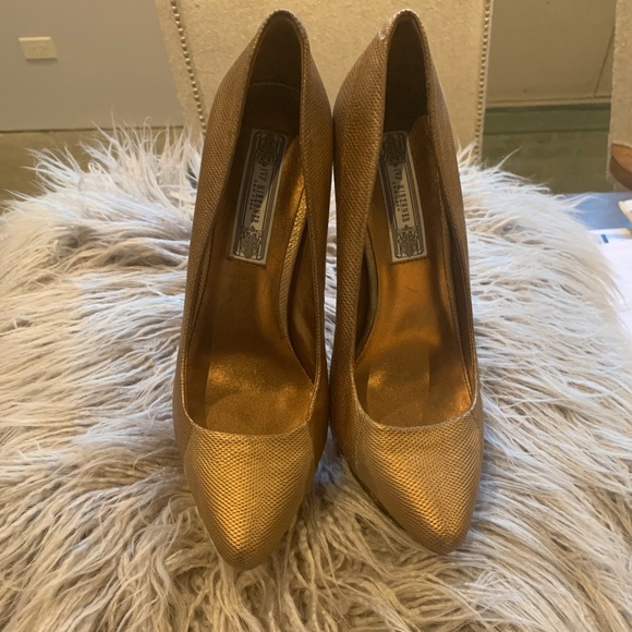 Golden pump - Picture 2 of 8